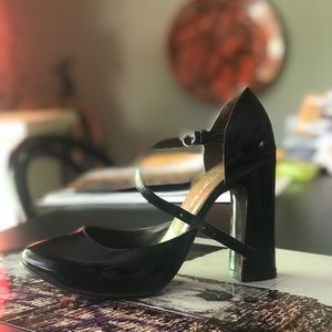 Patent leather, 4” thick heels. Worn 4-5 times.